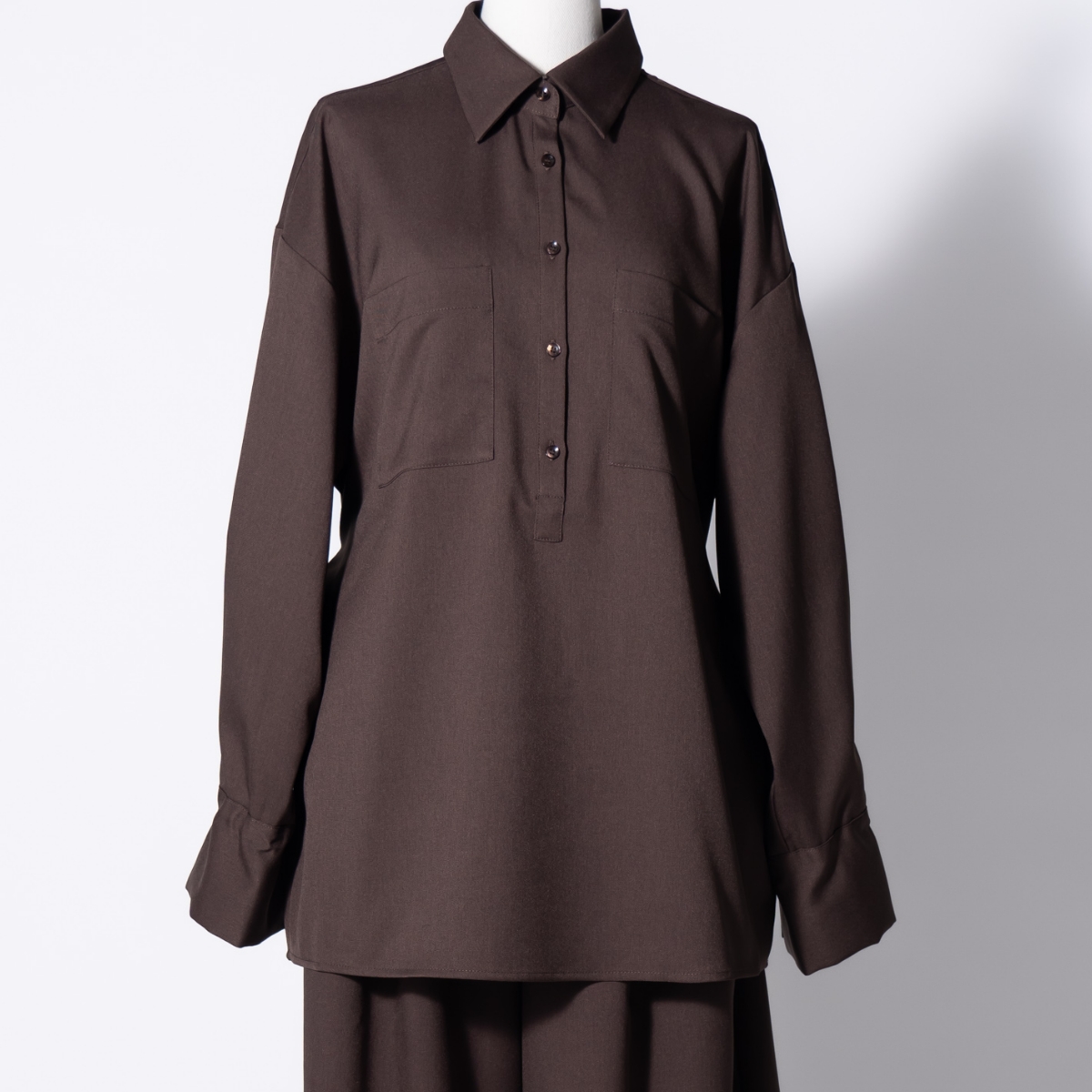 プルオーバーシャツ（長袖） ダークブラウン S | 【公式】まつ毛